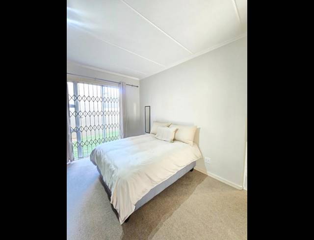 2 BEDROOM APARTMENT FOR SALE IN BRYANSTON